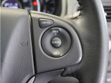 【クルーズコントロール】アクセルペダルを踏まずに定速走行。燃費向上にも貢献し、加速・減速の少ない高速道路などでの運転をより快適に走行できます。