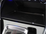 【ワイヤレス充電】ワイヤレス充電Qi規格に対応したスマートフォンなどの携帯機器を充電できます。