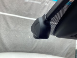 別途SDカードの購入が必要です。運転中の映像・音声などを記録して、交通事故やトラブルが起きた時の正確な状況把握に役立つドライブレコーダーが装着されています。