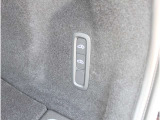 エアサスペンションによりお荷物の積み下ろし時に車高の調整が可能です。