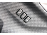 運転席のポジションを2つ、記憶させることができます。ボタンを押すと設定したポジションに電動で移動します。