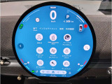 【衝突被害軽減ブレーキ】3段階で作動。1注意喚起マークが表示(視覚)。2警告音により注意喚起(聴覚)。3車両が自動でブレーキ介入。3段階により、過度な介入を控え、もしもの時には事故を軽減してくれます。