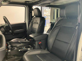 助手席シートも運転席同様快適にお乗りいただけます。