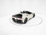 サーキット走行を見据えた専用パッケージ「ASSETTO FIORANO」を装着したこだわりの仕様です。