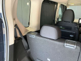 ロール式シェードが出てきます!車内の温度を安定して保てます♪強い日差しもシャツトダウンしてくれます☆