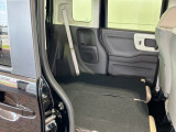 専門業者にて内外装のクリーニングを実施しております!