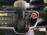 運転席周辺のスマートなレイアウトが、操作のしやすさを実現。快適なドライブをサポートします。