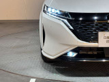 【アダプティブLEDヘッドライトシステム】フロントカメラで前方の状況を検知し、LEDを1個ずつを点けたり消したりすることで、必要なところだけを遠くまで照射。常に視認性の高い状態が維持されます。