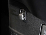 ◆フック◆ちょっとした買い物の袋を吊り下げたり、ゴミ袋を吊り下げられるコンビニフックがあり車内を転がらず便利です!