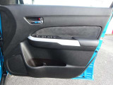◇運転席扉 内側部分になります◇【パワーウィンドウ】窓の開け閉め楽々!少し換気したいな〜なんて時にササッと操作できますね♪