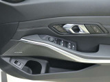 さらに、BMWカードにはエマージェンシーサービスも付帯いたします!様々なトラブルのアドバイス、出張修理やレッカーの手配、さらにお客様の交通手段やホテルの確保を24時間、365日対応させていただきます。