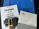 オーナーズマニュアルもしっかり揃ってます。スマートキー&純正スターター付き