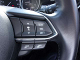 『オートクルーズコントロール』 走行中、専用のボタンを押せば、その時の速度を維持したままアクセルを踏まなくても走ってくれる便利な機能です。高速道路など巡航時に便利ですよ◎