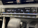 左右独立温度コントロールフルオートエアコンです。運転席、助手席それぞれで独立して温度設定ができます。冷え性の方が乗っても安心ですね♪