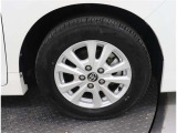 195/65R15サイズのタイヤになります。