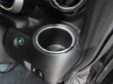 運転席右側の手の届きやすい位置にもドリンクホルダーがあります。