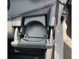 手の届く所にドリンクホルダーが有ります。
