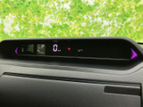 必要な情報を一目で確認できるシンプルなデザイン。スピード、燃料残量など、運転に必要な情報をわかりやすく表示します。