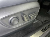 パワーシート搭載。微妙な調整が手軽にでき、ピッタリのポジションで運転することが可能です。