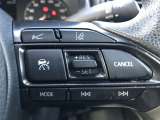 【ステアリングスイッチ】右です。ハンドルから手を離さず、運転に集中したまま手元でマルチインフォメーションディスプレイ内の表示切替などができます。