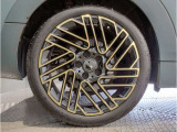 BMW純正アルミホイールです。納車時にはアルミホイールコーティングも承っております!是非ご検討下さいませ。