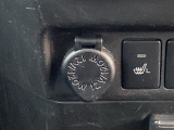 アクセサリーソケットを装備。車内アクセサリーの電源として便利です。