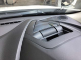 運転に必要な情報を最小限の視線異動で確認できるオススメ装備です。