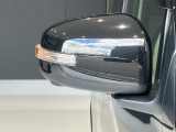 <ウィンカードアミラー>ライトの点滅で対向車、歩行者などに曲がることをお知らせ。安心安全につながります。