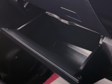 置き場所に困るティッシュボックスも入りそうですね。