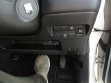 各種機能のボタンがあります。もちろん運転席からの操作も可能。スマートに使いこなしてください。