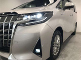 LEDヘッドライトです。デザイン性がよくとても明るいので、夜間の走行や悪天候でも安心です。しかも長寿命!