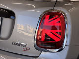 リング型のデイライトとウィンカーランプがなんともMINIならではで目立ちます!夜も安心な明るいLEDヘッドライトです!