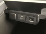 アームレスト下のHDMI端子です。