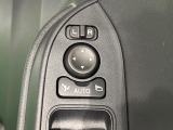 オート格納機能付きドアミラー キーフリーシステムのドア施錠に連動して自動的に格納!乗降時のミラー操作の手間が省けて便利です♪閉じ忘れを防げるほか、降車の直前まで後方の確認ができます!!