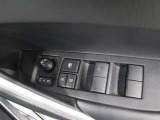 運転席からも操作可能な全席パワーウィンドウが装備されています。