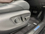 パワーシート搭載。微妙な調整が手軽にでき、ピッタリのポジションで運転することが可能です。