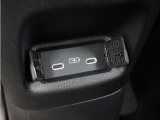 ◆スマートフォンの充電等にも便利な電源ソケットも使いやすい場所に装備されています。