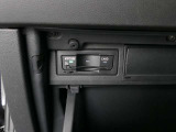 ETCユニットがグローブBOX内に収まっています。