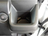 運転席ドリンクホルダーで室内スッキリ♪