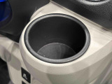 運転席側掘り込み式インパネカップホルダー