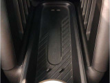 【置き型充電器】置き型充電に対応しております。お持ちの携帯電話が置き型充電器対応でしたら、充電コードの必要なく、すっきりとした車内のまま携帯の充電が可能です。