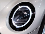 【オートライト】ヘッドライトのオンオフを自動で切り替えてくれる便利な機能です。トンネルを走行する際も自動で転倒致しますので、ライトの操作をしていただく必要は御座いません☆