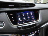 センターディスプレイでは、ラジオ、ブルートゥース、アップルカープレイの他、車両設定も操作可能です。