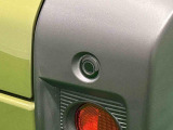 コーナーセンサーを車の前後に装備! 障害物の距離に応じて警告音を変えてお知らせします