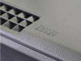 ◆助手席エアバッグ◆SRSエアバッグは、シートベルトだけでは防ぎきれない衝突時の衝撃から乗員を守るための安全装置。衝突時に瞬時に膨らみ、頭部や胸部がダッシュボードに直接衝突するのを防ぎます。
