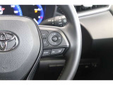 【レーダークルーズコントロール】アクセルペダルを踏まなくても、車間制御モードでは、先行車の車速変化に合わせた追従走行を行い、自動的に加速・減速・停止をします。