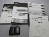 取説・メンテナンスノート・スマートキーの3点セットです。