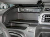 運転席アッパーボックス!
