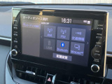 AM・FMに加え、USBやBluetoothなどの音源選択肢が画面に並びます。各項目が見やすく整理されており、利用したい音源を確認しながら選べる便利な構成です。