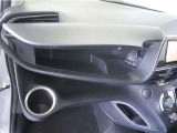 車内には使い勝手の良い収納スペースを随所に配置。小物から日常アイテムまで、すっきり収まります。